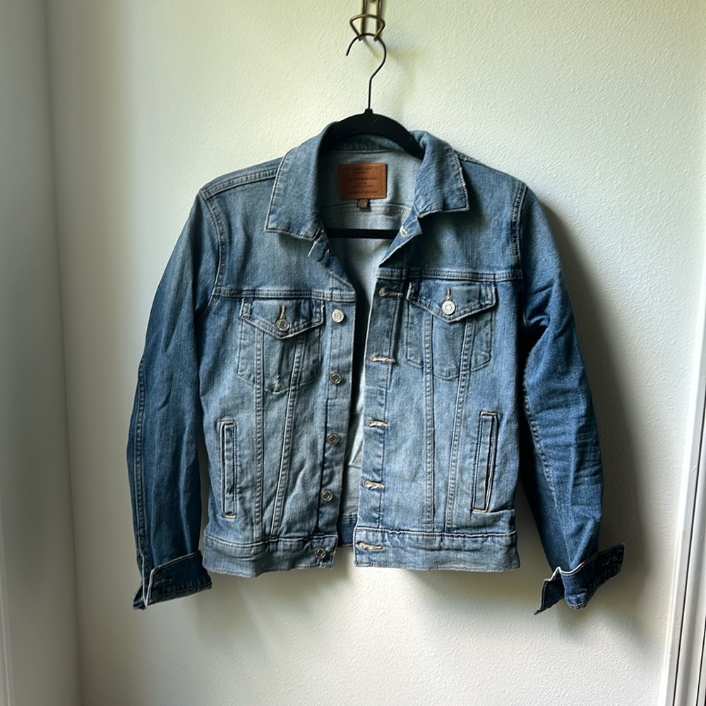 NWT Lucky Brand S Tomboy Trucker Distresses Blue Denim Jacket
